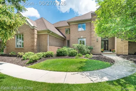 3347 Saint George Ct, Rochester, MI 48306