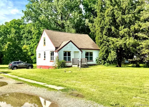 5388 Davison Rd, Elba, MI 48446