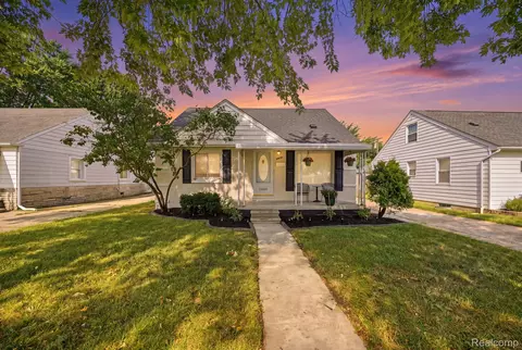 26809 Hollywood St, Roseville, MI 48066
