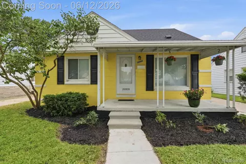 26809 Hollywood St, Roseville, MI 48066