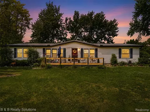 60455 Bates Rd, Lenox, MI 48048