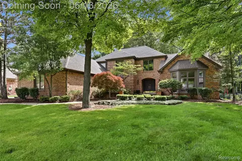 55380 Theo Dr, Shelby Township, MI 48315