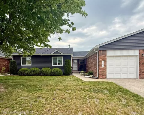 37830 Erna Dr, Sterling Heights, MI 48312