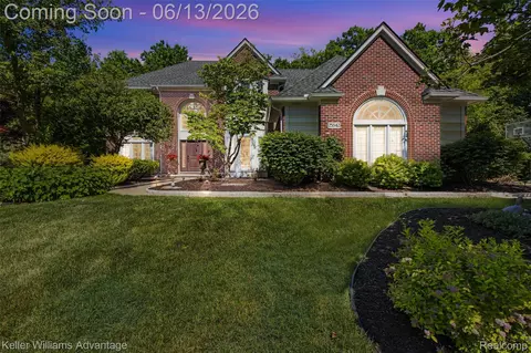 25842 Arcadia Dr, Novi, MI 48374