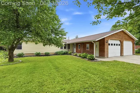 4420 Dublin Rd, Burton, MI 48529