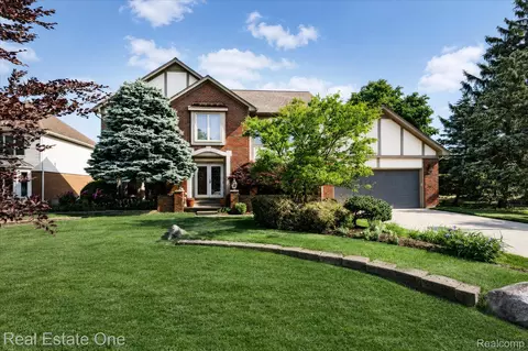 3596 Aynsley Dr, Rochester Hills, MI 48306