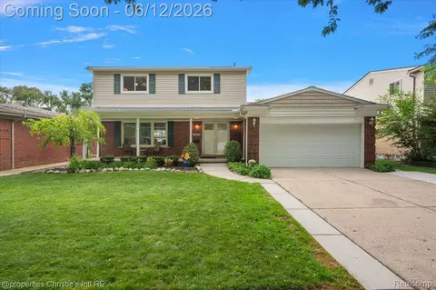 23237 Robert John St, Saint Clair Shores, MI 48080