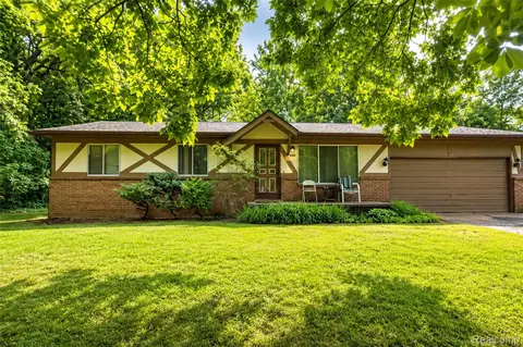 555 Tomahawk Trl, Highland, MI 48357