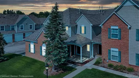 54762 Monarch Dr, Shelby Township, MI 48316