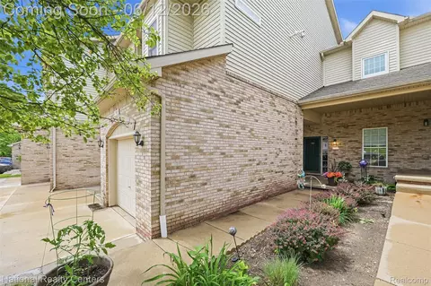 5905 High Pointe Ct, Brighton, MI 48116
