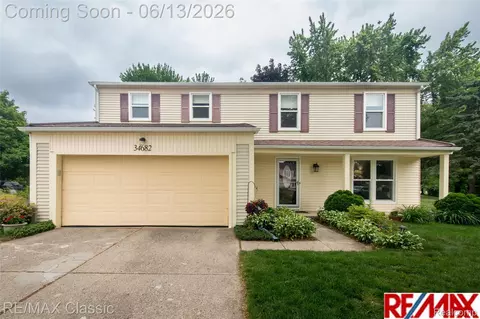 34682 Bunker Hill Dr, Farmington Hills, MI 48331