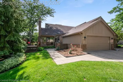 37600 N Laurel Park Dr, Livonia, MI 48152