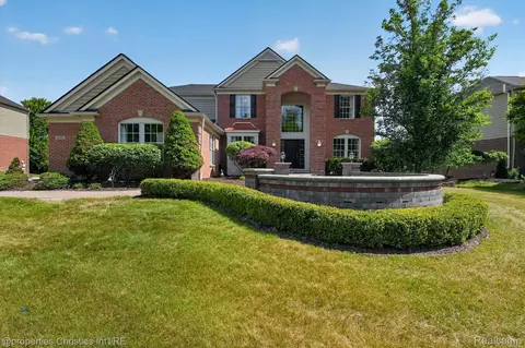 45094 Oak Forest Dr, Northville, MI 48168