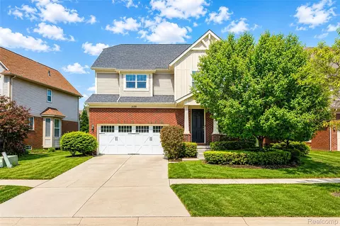 28386 Cottage Ln, Lyon, MI 48165