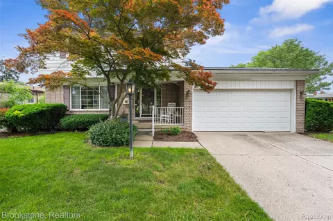 2002 Hempstead Dr, Troy, MI 48083