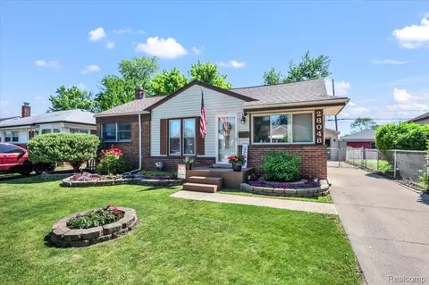 28048 Bohn St, Roseville, MI 48066