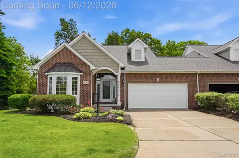 470 Delmar Ct, Highland, MI 48357