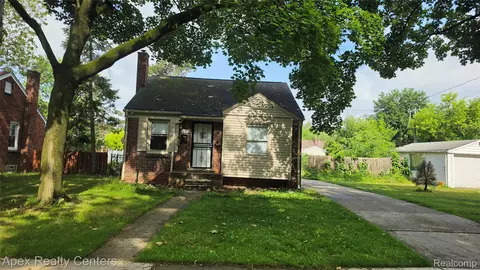 1172 Blackstone St, Inkster, MI 48141