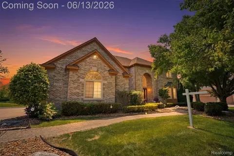 2935 Ivy Hill Dr, Commerce, MI 48382