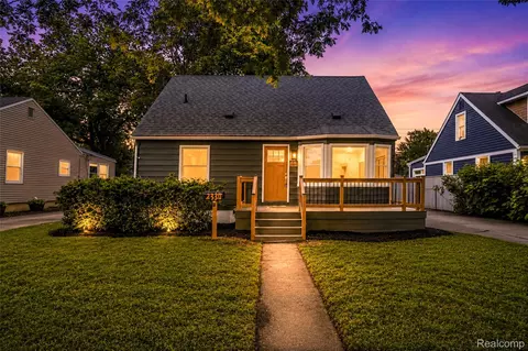 2330 Buckingham Ave, Berkley, MI 48072