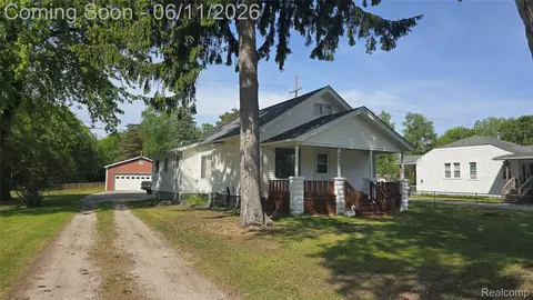 4085 Pine Grove Ave, Fort Gratiot, MI 48059
