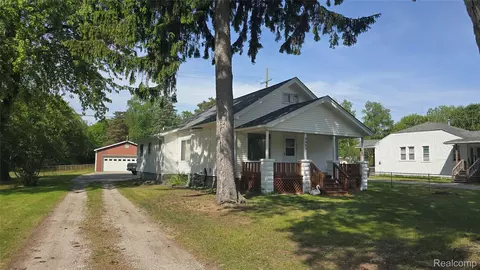4085 Pine Grove Ave, Fort Gratiot, MI 48059