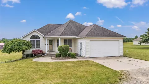 2551 Marathon Rd, Oregon, MI 48446
