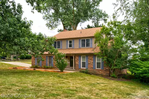 35868 Smithfield Ct, Farmington, MI 48335