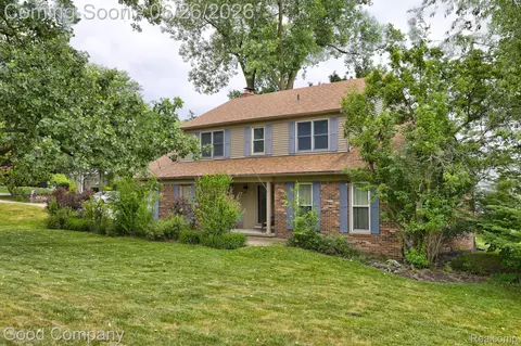 35868 Smithfield Ct, Farmington, MI 48335