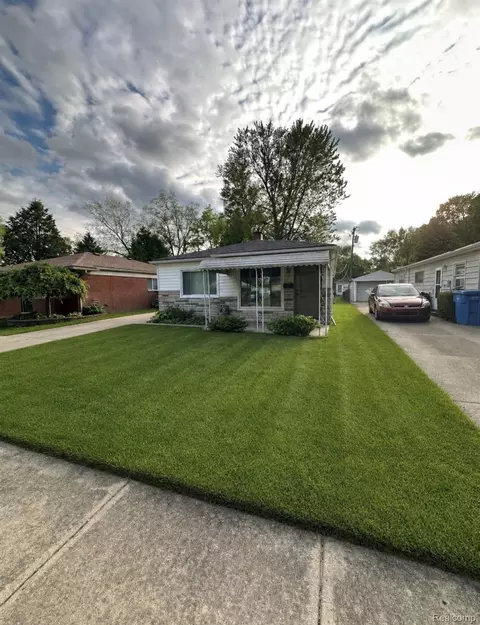 4484 Ziegler St, Dearborn Heights, MI 48125