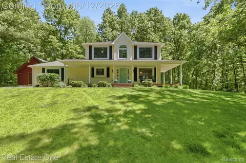 3559 Perry Lake Rd, Brandon, MI 48462