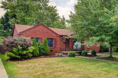 4246 Elmwood Ave, Royal Oak, MI 48073