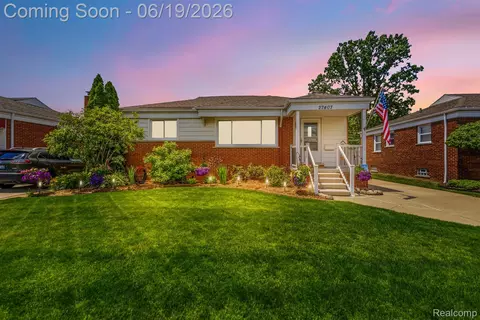 27407 Grant St, Saint Clair Shores, MI 48081