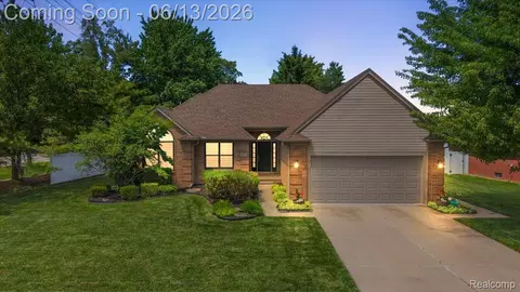 15213 Meerschaert Dr, Macomb, MI 48042