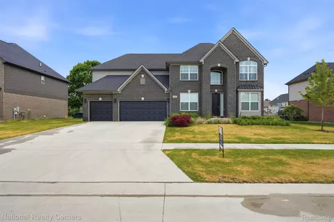 1283 Bloomingdale Dr, Troy, MI 48085
