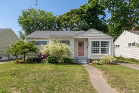 3826 Whittier Ave, Flint, MI 48506
