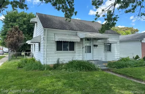 17705 Longfellow St, Roseville, MI 48066