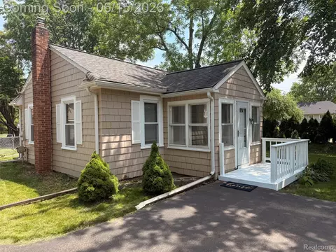 29780 Milford Rd, Lyon, MI 48165