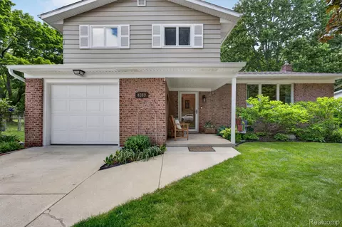 4369 Dixon Dr, Flint, MI 48473