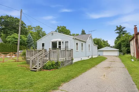 3124 Bessie St, Auburn Hills, MI 48326