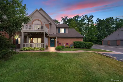 310 Marigold Cir, Westland, MI 48185