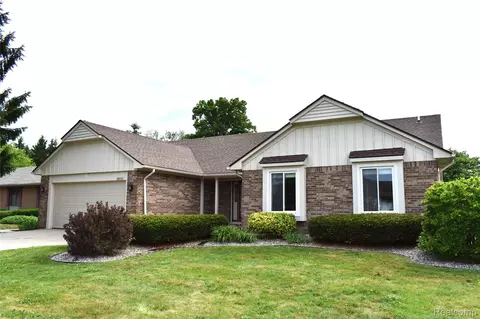 16318 White Haven Dr, Northville, MI 48168