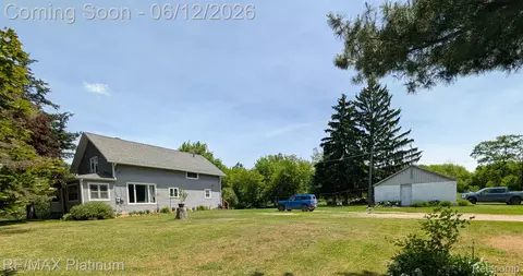 9084 Hartland Rd, Tyrone, MI 48430