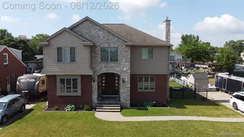 22434 Lange St, Saint Clair Shores, MI 48080