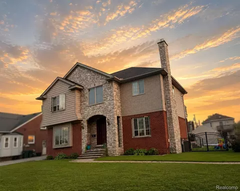 22434 Lange St, Saint Clair Shores, MI 48080