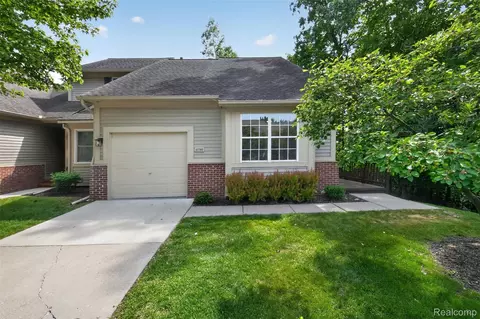 41785 Independence Dr, Novi, MI 48377