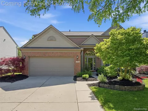 732 Westhills Dr, South Lyon, MI 48178