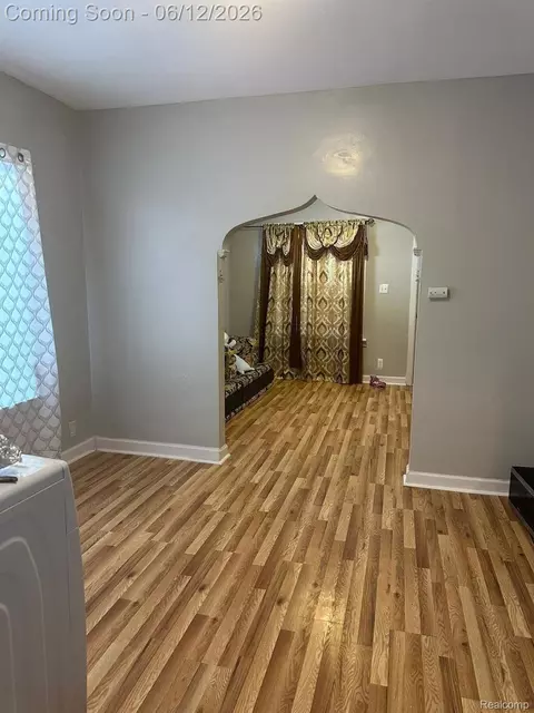 13451 Eureka St, Hamtramck, MI 48212 photo 2