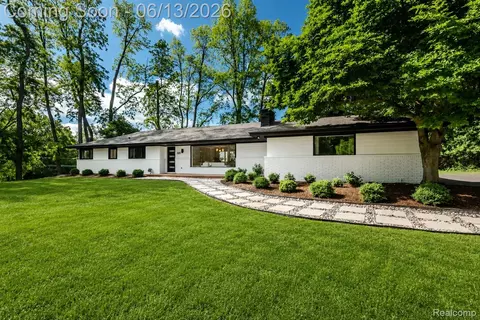 2129 Long Lake Shore Dr, West Bloomfield, MI 48323