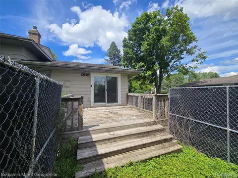 Exterior - 9298 Varodell Dr, Davison, MI 48423 photo 2 of 2